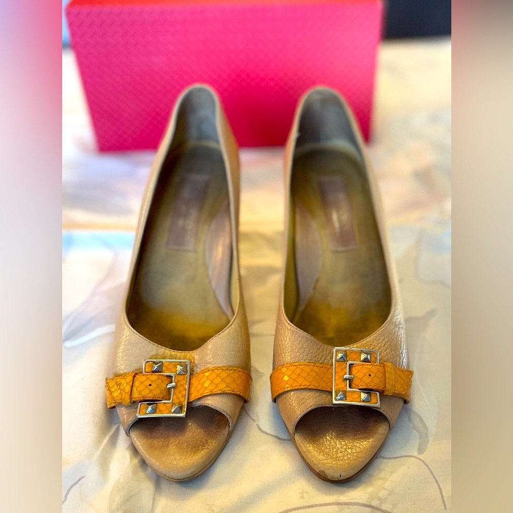 Aerosols Signature Sz 9B tan heels, open toe unique, with arch support perfect